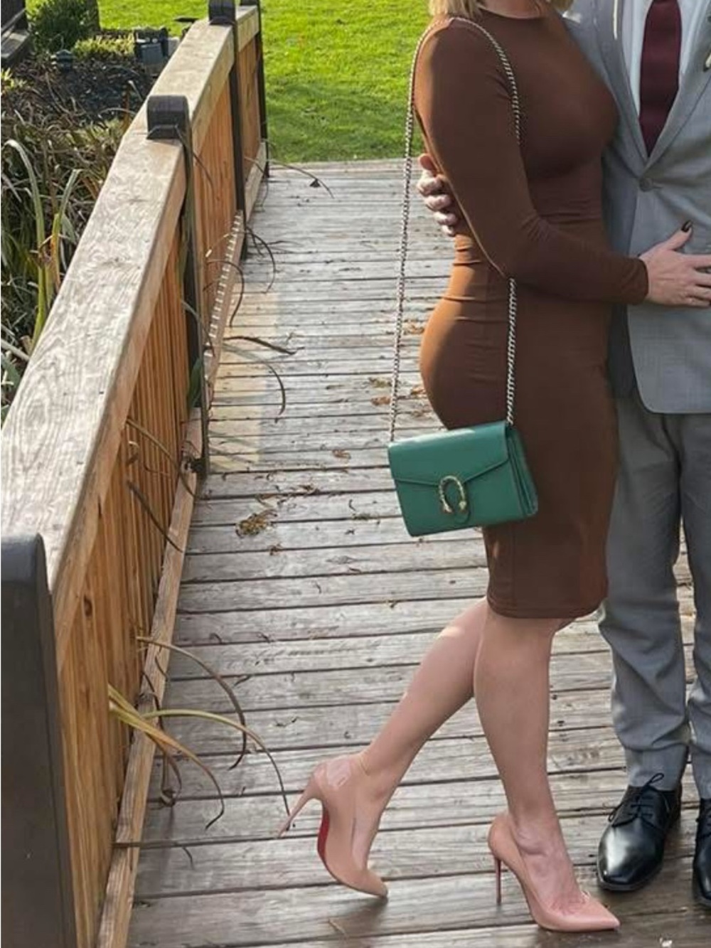 Amazon Brown Long Sleeve Bodycon Dress with Green Chain Shoulder Bag